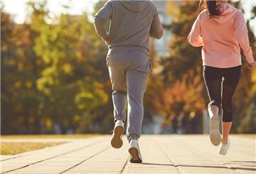 Zwei Menschen beim Joggen