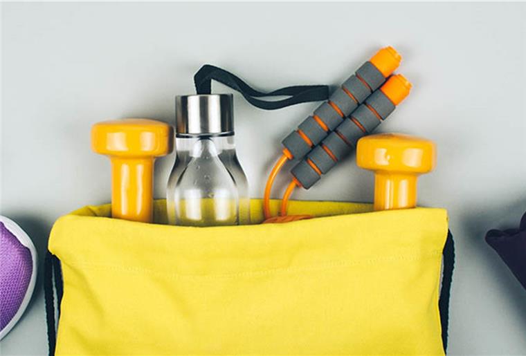 Sporttasche mit Sportutensilien