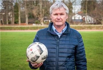 Sportreporter und langjähriger LTS-Anhänger Volker Schmidt hat schon viele legendäre Kicks auf den Bolzplätzen der Region gesehen und darüber berichtet. Dieser Tage wartet er darauf, endlich wieder arbeiten zu dürfen. 