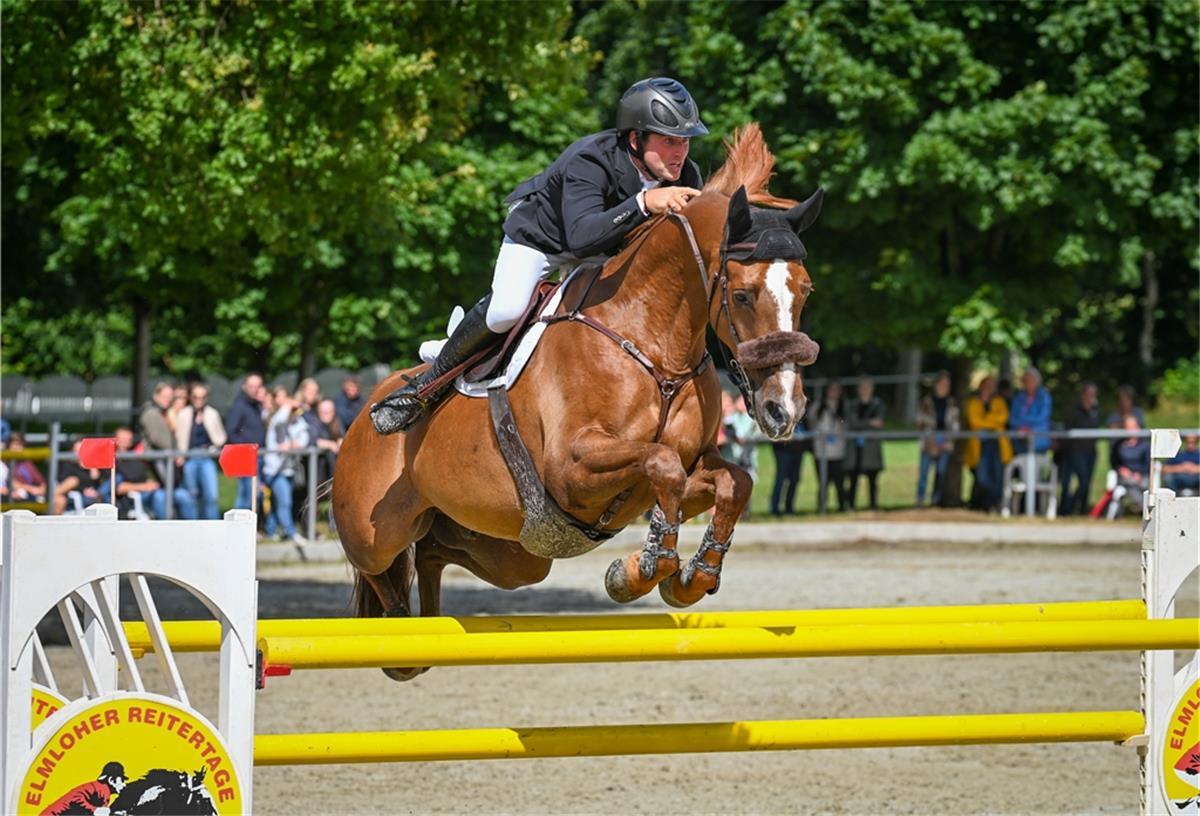 Josch Löhden siegt im Großen Preis der Elmloher Reitertage Josch Löhden mit seinem Pferd Ultimus.
