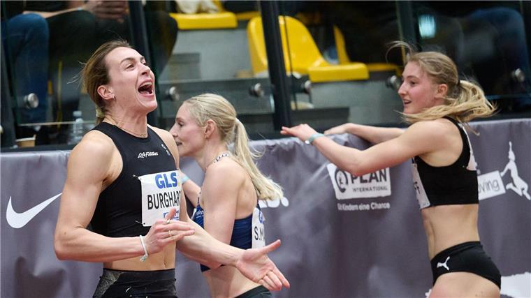 Sprinterin Alexandra Burghardt (l) überraschte mit einer Top-Zeit über die 60 Meter.