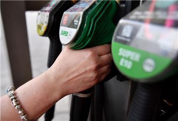 Mit unserer Live-Übersicht finden Autofahrer in Frankfurt am Main immer die günstigste Tankstelle für Super E5, E10 oder Diesel in ihrer Nähe.