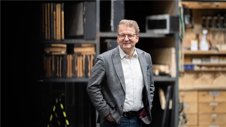 Stadttheater-Intendant Lars Tietje freut sich, dass der Großteil der Abonnenten zurückgekommen ist.