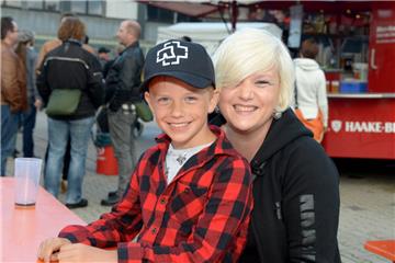 Stahlzeit - open air. Michel und seine Mutter Nicole Krusche.