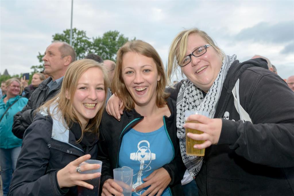 Stahlzeit - open air. Von links: Laura, Shari und Lea.