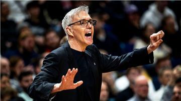 Stark im Stress: Bayern-Trainer Gordon Herbert.