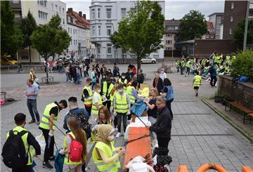 Start- und Zielpunkt für die Müllsammel-Aktion in Geestemünde war der Konrad-Adenuer-Platz.