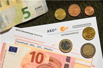 Statt 17,50 Euro soll der Rundfunkbeitrag bald 18,36 Euro kosten.