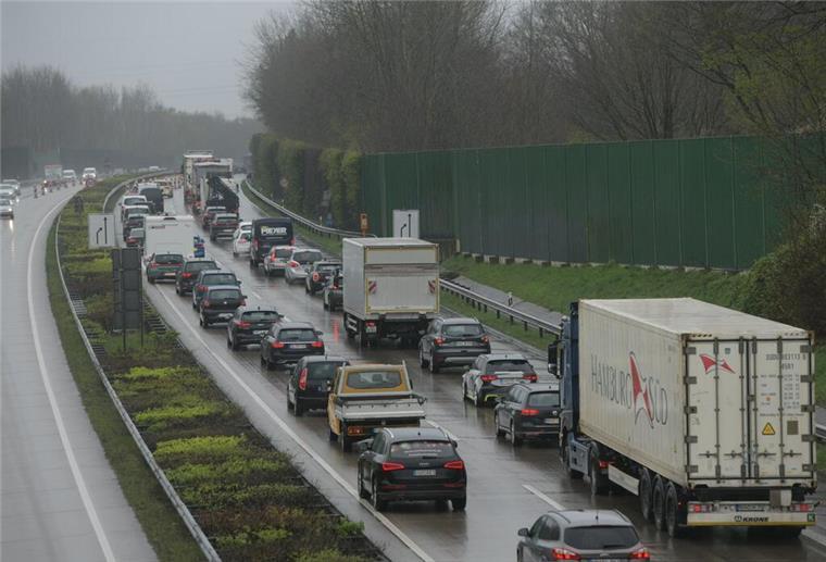 Morgens, mittags, abends: Stau in alle Richtungen #isso Stau, Stau, Stau. Auf der A27 bei Bremerhaven geht in der Rush Hour aktuell nicht viel voran.