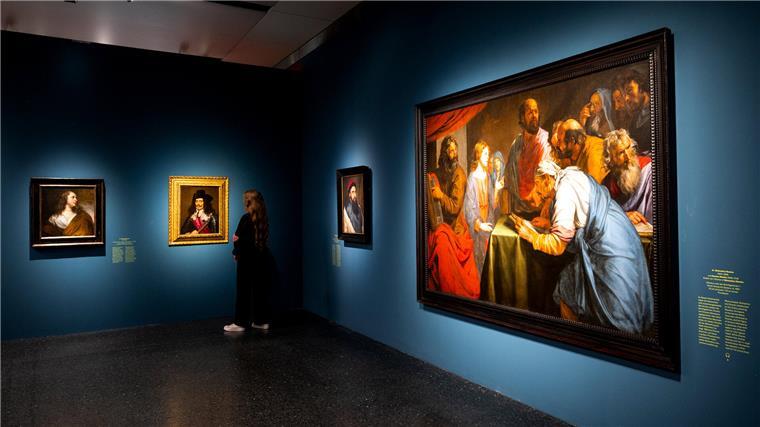 Staunend laufen die Besucher durch die Räume der Hamburger Ausstellung, bewundern die effektvoll ausgeleuchteten Porträts, die Blumenstillleben, die Genreszenen, Historienbilder und religiöse Motive wie „Christus unter den Schriftgelehrten“ von Michaelina Wautier und ihrem Bruder Charles Wautier.