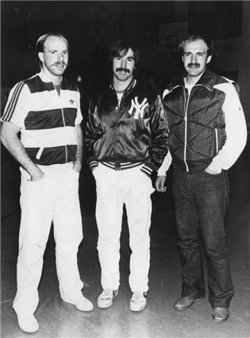 Stefan Kruso (links) und Wally Kruso (rechts) nahmen Billy Flynn in Bremerhaven ...