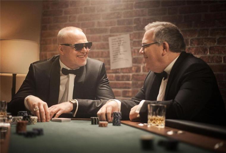 Noch eine Show für Stefan Raab bei RTL Stefan Raab begrüßt in „Raabs Pokernacht“ seinen Kumpel Elton und drei weitere prominente Spieler am Kartentisch.