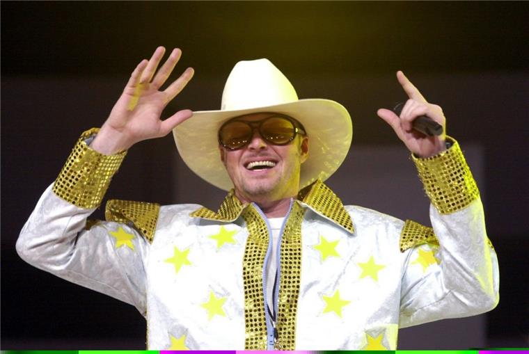 Stefan Raab landete mit seinem sinnlosen Lied "Wadde hadde dudde da?" beim Eurovision Song Contest 2000 auf dem fünften Platz.