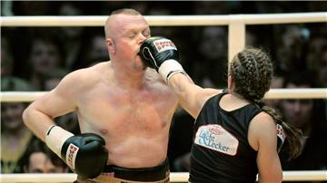 Stefan Raab will am 14. September gegen Regina Halmich alles geben. (Archivbild)