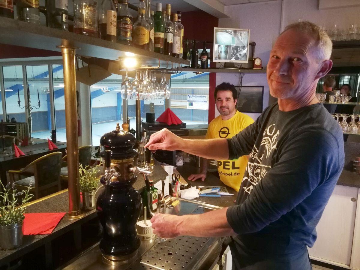 Nordenham: Restaurant Gamberino schließt bald Stefan Wolpmann (rechts) betreibt das Gamberino noch bis Ende März. Sein Koch Salah Omeirat hat bereits eine neue Stelle.