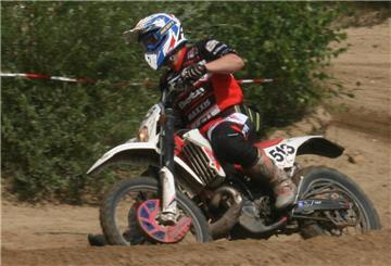 Stehen dort, wo früher die Motocross-Fahrer ihrem Hobby nachgehen konnten, bald tausende Autos zur Aufbereitung?