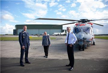 Stehen Pate für die erste virtuelle Karrieremesse der Bundeswehr rund ums Fliegen (von links): Uwe Weber, Pressestabsoffizier für die Luftwaffe, Heeres-Pressesprecher Wilfried Luchtenberg und Thorsten Bobzin, Kommandeur des Marinefliegerkommandos Nordholz.