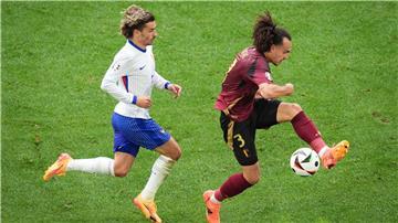 Steht vor einem Wechsel zu Eintracht Frankfurt: Der belgische EM-Spieler Arthur Theate (r).
