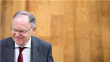 Stephan Weil (SPD), Ministerpräsident Niedersachsen, kommt in den Landtag Niedersachsen.