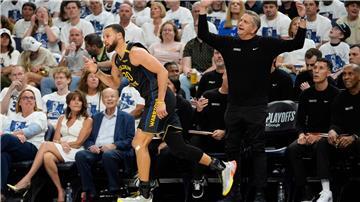 Stephen Curry hat sich in der Playoff-Serie gegen die Minnesota Timberwolves verletzt.
