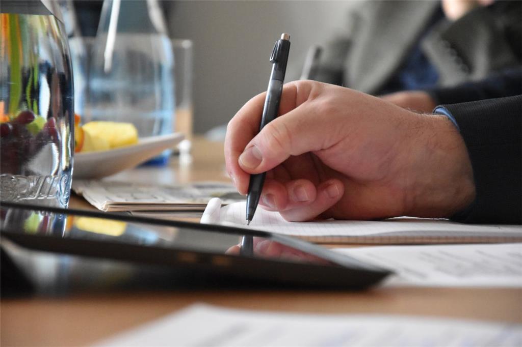 Stift und Papier werden auch in Zeiten des digitalen Wandels gebraucht.