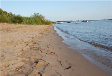 Still ruht die Weser bei Sandstedt: Schon die zweite Saison in Folge ist das Baden dort verboten.