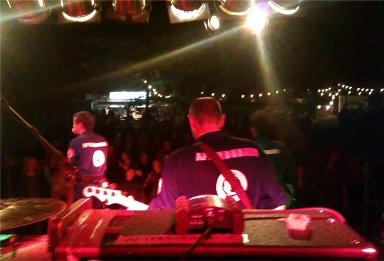 Veranstalter sagen „Lubi rockt“ in Lunestedt ab, neuer Termin in 2022 Stimmungsvolle Konzerte im Freibad: Im Jahr 2022 soll das „Lubi rockt“ wieder kommen. Foto: Archiv