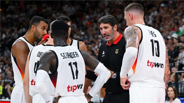 Größtmöglicher Test: Basketballer gegen Serbien und Jokic Stolz auf sein Team: Bundestrainer Mumbru.