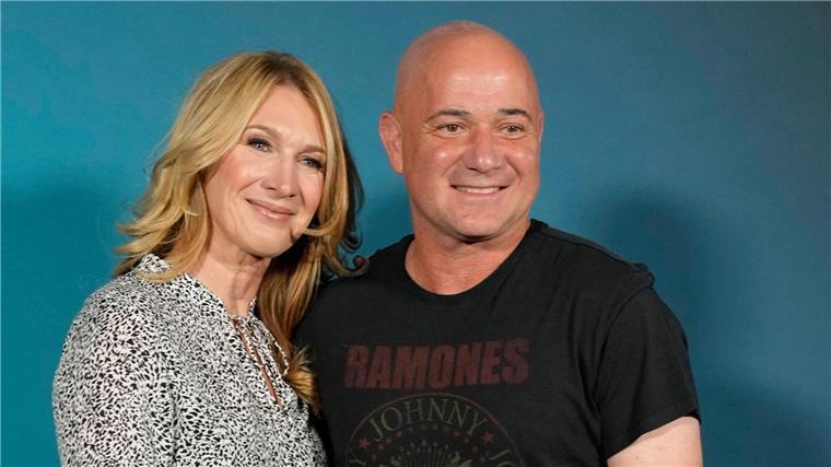 Stolze Eltern: Der Sohn von Steffi Graf und Andre Agassi soll erstmals für die deutsche Baseball-Nationalmannschaft spielen.