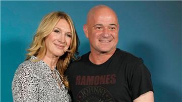 Stolze Eltern: Der Sohn von Steffi Graf und Andre Agassi soll erstmals für die deutsche Baseball-Nationalmannschaft spielen.