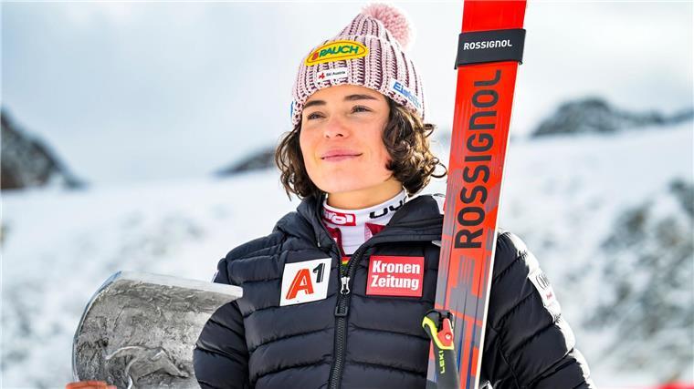 Scheib feiert Heimsieg bei Ski-Auftakt - Dürr beste Deutsche Stolze Siegerin: Julia Scheib nach ihrem Triumph in Sölden.