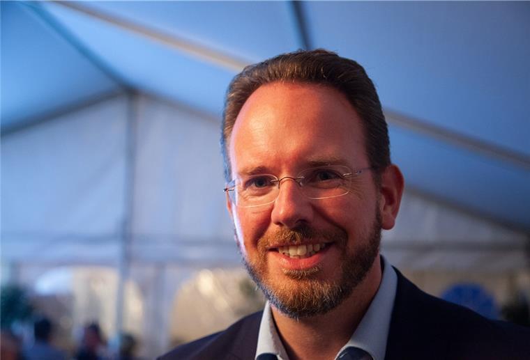 Strahlender Sieger: Marcus Itjen (parteilos) bleibt Bürgermeister der Gemeinde Wurster Nordseeküste