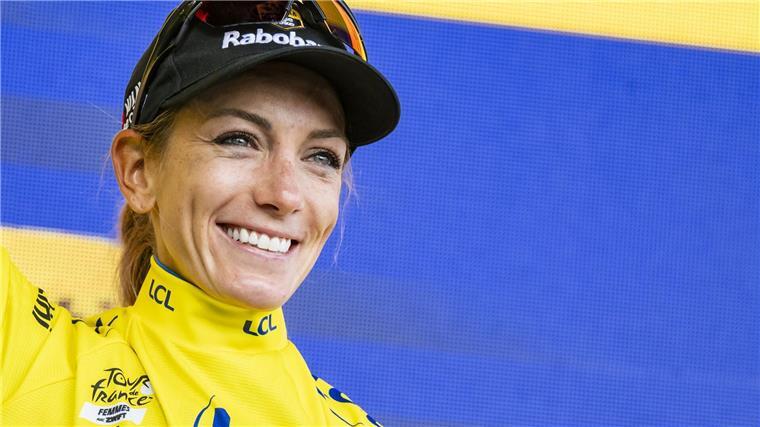 Ferrand-Prevot holt Königsetappe und fährt ins Gelbe Trikot Strahlt in Gelb: Pauline Ferrand-Prevot.
