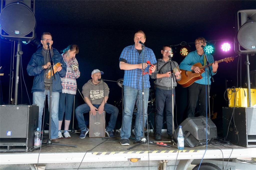 Straßenfest in der Alten Bürger. &quot;Echtes Leben&quot;. Foto Schimanke
