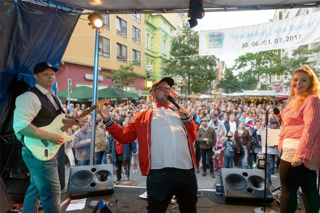 Straßenfest in der &quot;Alten Bürger&quot; mit Delicious Divine. Foto Schimanke