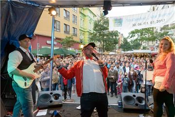 Straßenfest in der &quot;Alten Bürger&quot; mit Delicious Divine. Foto Schimanke