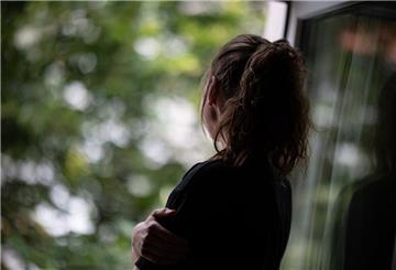 Studierende der Hochschule Bremerhaven drehen einen Dokumentarfilm über Einsamkeit bei jungen Menschen. Gesucht werden Mitwirkende aus der Region.