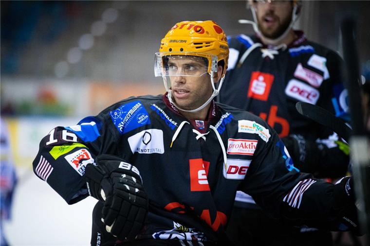 Hooton feiert Jubiläum bei den Pinguins Stürmer Brock Hooton bestritt bislang 299 Spiele für die Fischtown Pinguins.