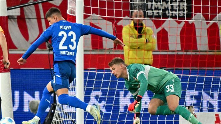 Elfer-Drama in Nachspielzeit: VfB entreißt Hoffenheim Sieg Stuttgarts Torhüter Alexander Nübel stand im Spiel gegen die TSG 1899 Hoffenheim vor den anstehenden Länderspielen im Fokus.