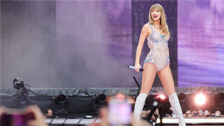 Taylor Swift in Hamburg: „Swifties“ feiern perfekte Show im Regen