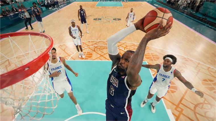 James und Curry führen US-Basketballer zu Gold bei Olympia Superstar LeBron James führt das US-Team an.