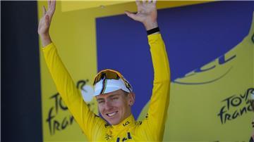 Superstar Tadej Pogacar trägt bei der 112. Tour de France wieder das Gelbe Trikot.