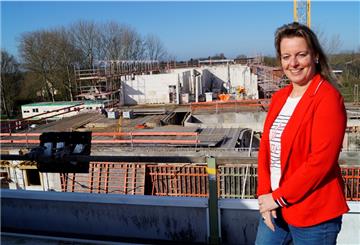 Susanne Knaus, stellvertretende Leiterin der Oberschule Dorum, freut sich auf den Neubau.
