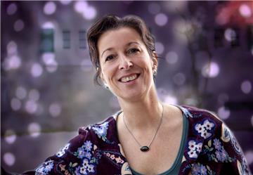 Susanne Schwan, Redakteurin bei der Nordsee-Zeitung, liest Geschichten und Gedichte vor.