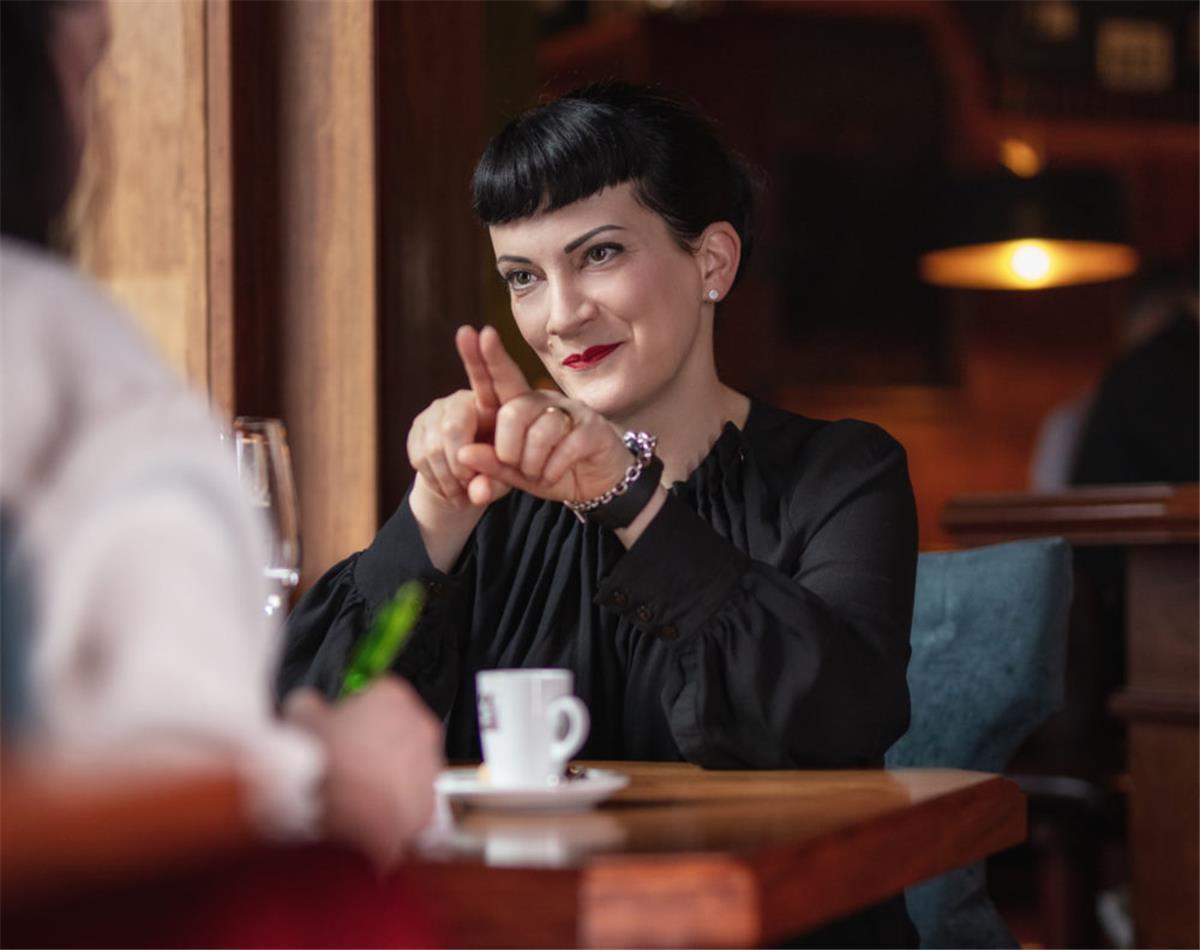 Interview im "Löppt!": Profilerin gibt Tipps zu Trollen und Mobbern Suzanne Grieger-Lange ist Profilerin. Sie hat dem Regionalmagazin "Löppt" ein Interview gegeben.