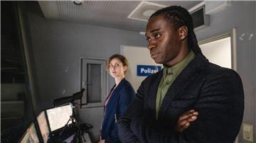 Svenja Rasmussen (Katharina Schlothauer) und Antoine „Tony“ Haller (Eugene Boateng) ermitteln in der Handballszene.