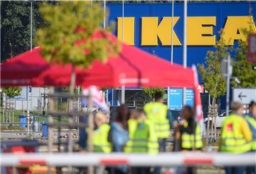 Symbolbild: Ikea-Beschäftigte haben am Freitag in Bremerhaven die Arbeit niedergelegt.