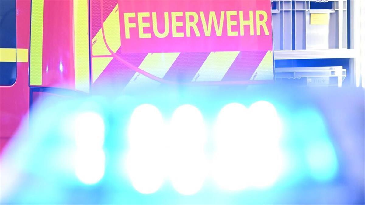 Gasalarm sorgt für Großeinsatz der Feuerwehr in Nordenham-Süd In Nordenham-Süd war am Montagabend minutenlang Martinshorn zu hören. Mehrere Feuerwehrfahrzeuge rückten mit Blaulicht in Richtung Pommernstraße aus.