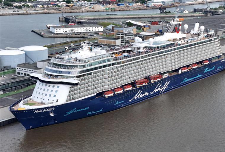 Gäste enttäuscht: TUI Cruises sagt Norwegen-Reise der „Mein Schiff 3“ ab Die "Mein Schiff 3" liegt im an der Columbuskaje in Bremerhaven.