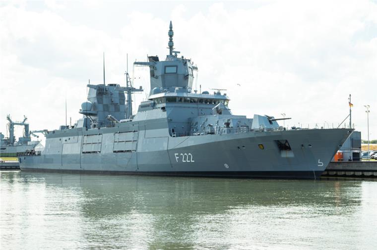 Symbolfoto: Die Fregatte "Baden-Württemberg" am Marinestützpunkt Wilhelmshaven.